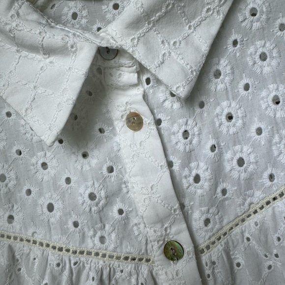 White Eyelet Zara Cropped Blouse w/ pearlized buttons - Picture 3 of 9